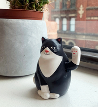 Load image into Gallery viewer, Solar Waving Cat Figure
